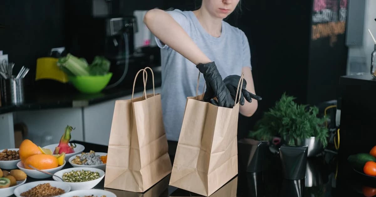 The Great Greek Mediterranean Grill annonce une croissance des ventes de 61 % et une expansion majeure au premier semestre 2024