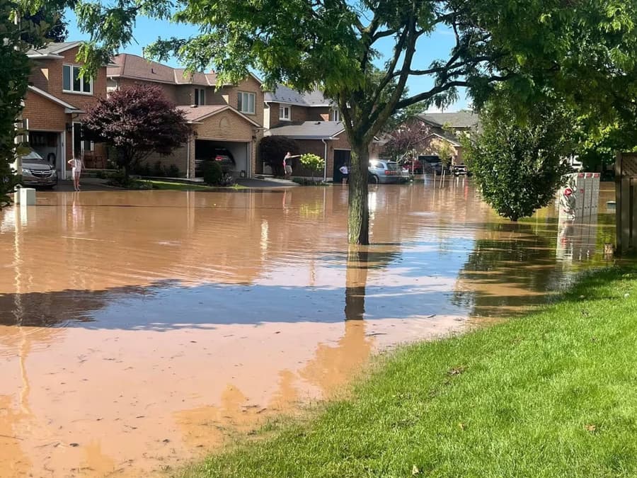 L'intervention rapide d'une entreprise de nettoyage locale s'avère cruciale pour la reconstruction après les inondations de Burlington