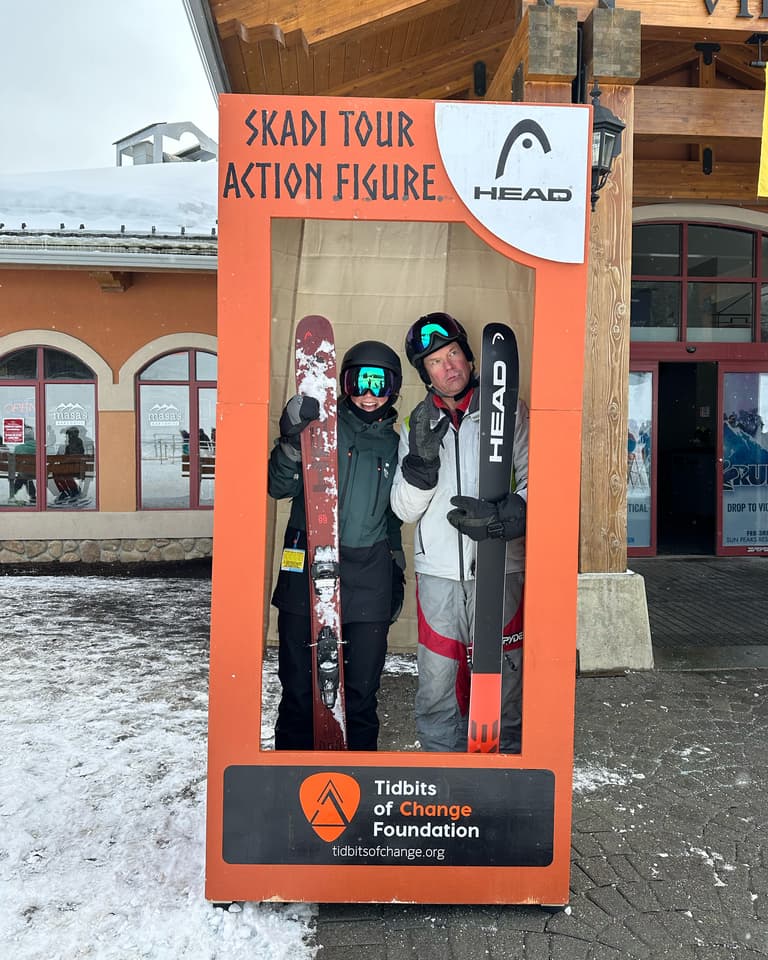 Un duo père-fille de Colombie-Britannique réalise une tournée inédite de 44 stations de ski en 42 jours